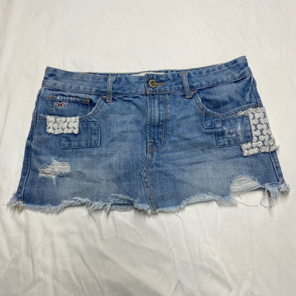 Hollister Distressed Denim Mini Skirt Lace Detail Raw Hem Low Rise Size 7 28